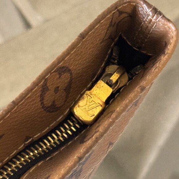 Louis Vuitton MONOGRAM REVERSE CANVAS Carry It - Picture 9 of 13